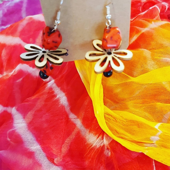 Handmade Earring - Picture 2 of 3